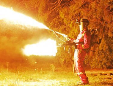 Βίντεο: Φλογοβόλο... - Το απόλυτο όπλο